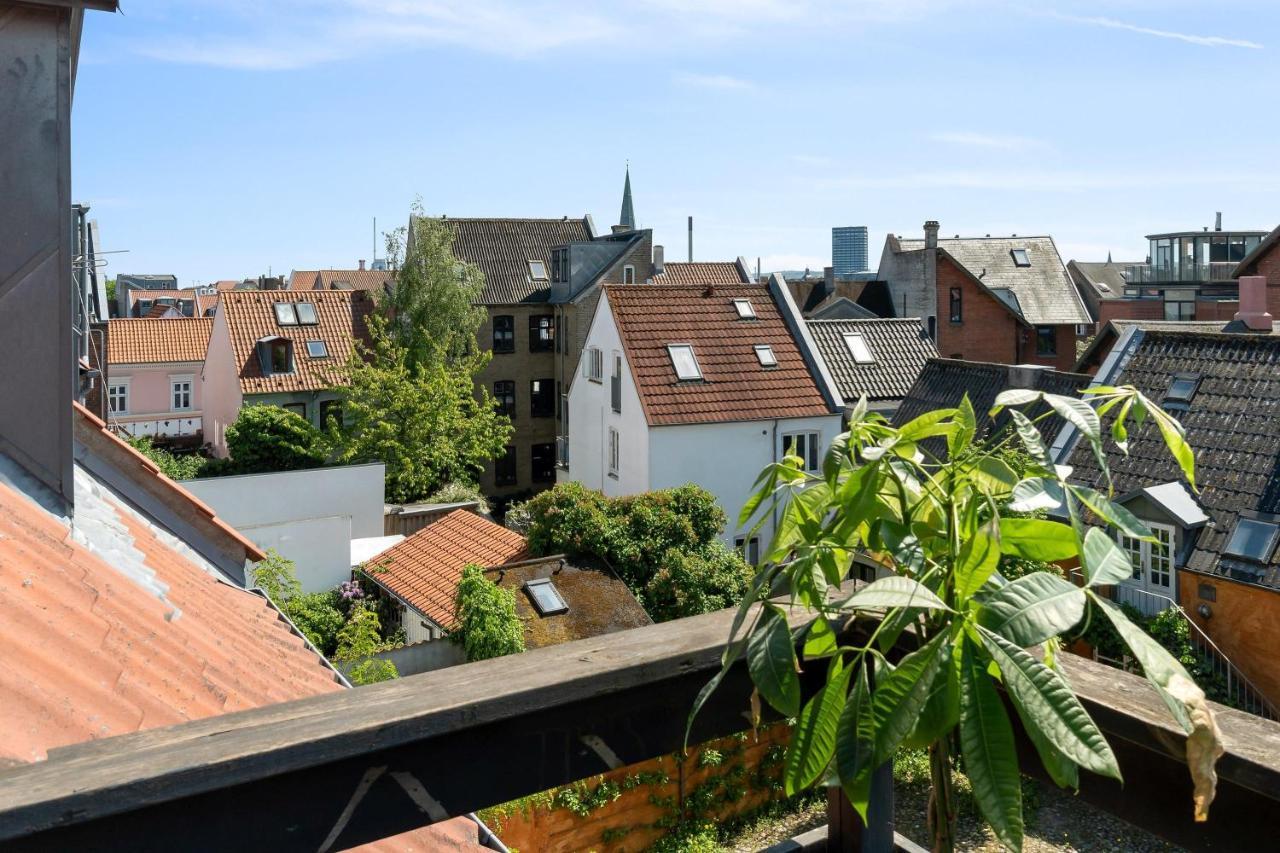 Beautiful Private Apartment, With Garden, Roof Terraze, 150 Square M, 2 Floors, 2 Bedrooms And An Extra Bed In The Livingroom Aarhus Exterior photo